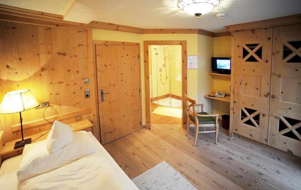 Thermal-Badhotel Kirchler Tux Quarto foto